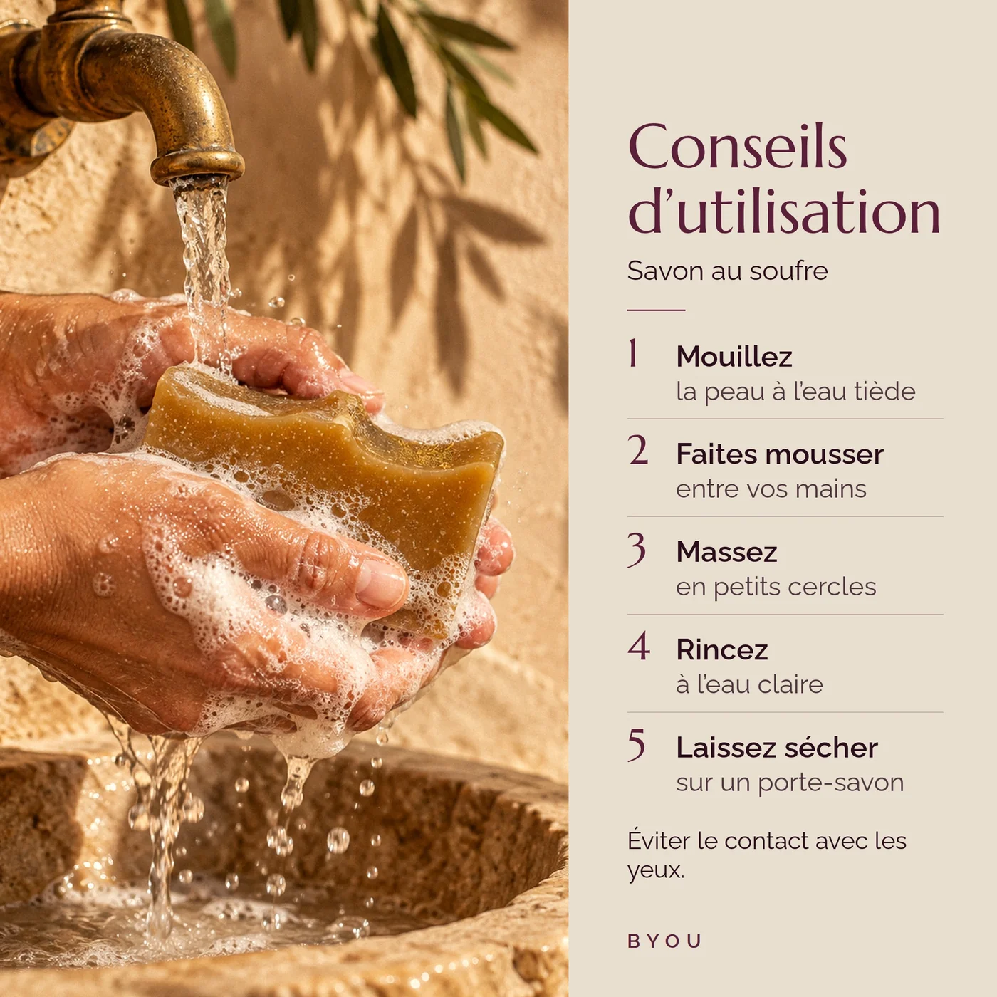 Conseils d’utilisation du savon au soufre : mains qui font mousser le savon sous l’eau